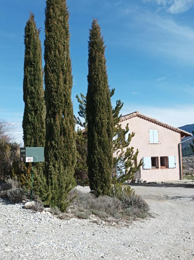 Un Petit Coin De Paradis Orpierre Exterior photo