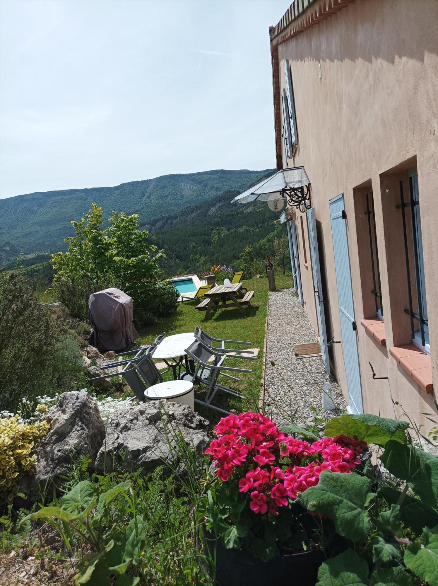 Un Petit Coin De Paradis Orpierre Exterior photo