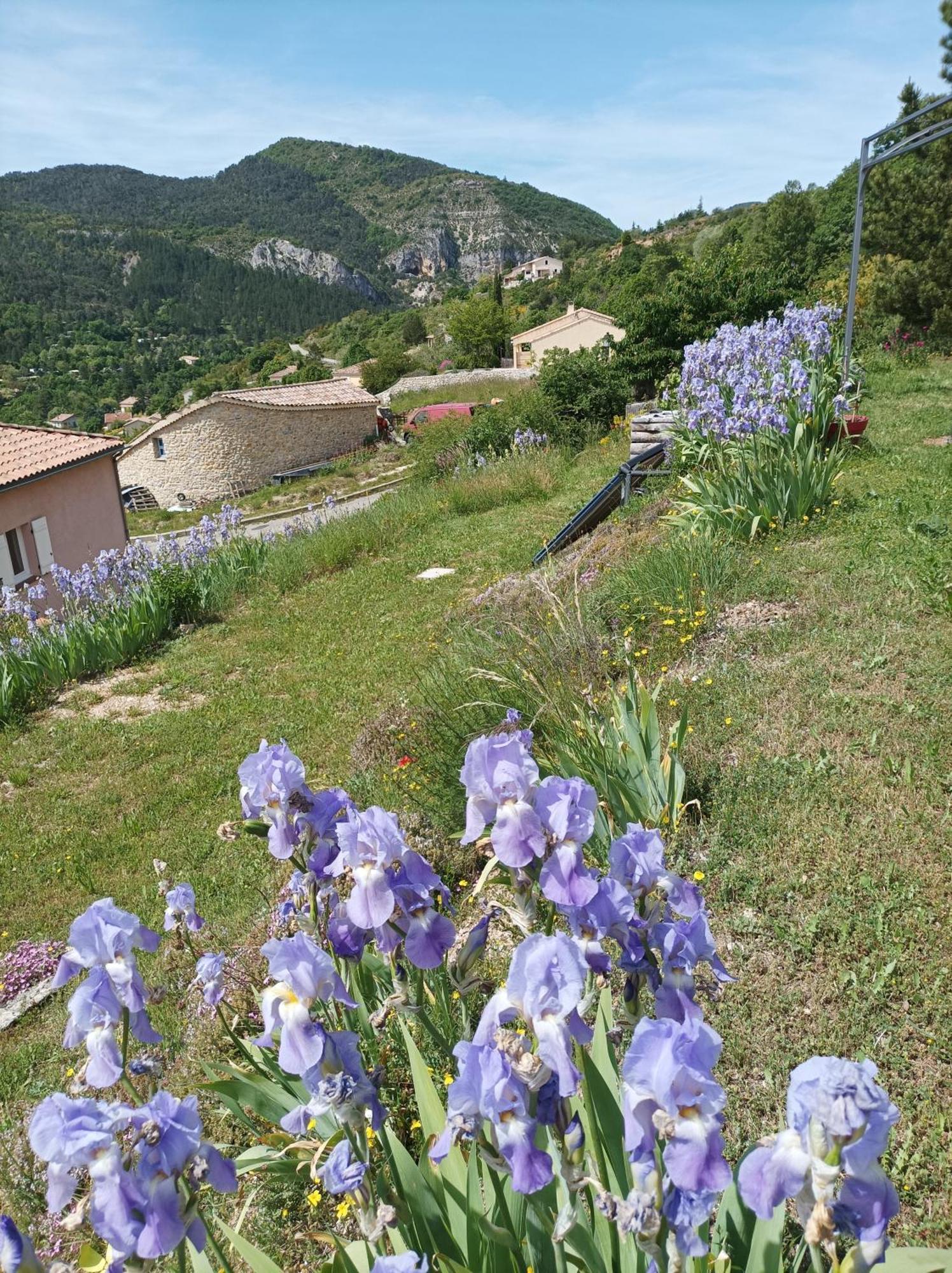 Un Petit Coin De Paradis Orpierre Exterior photo